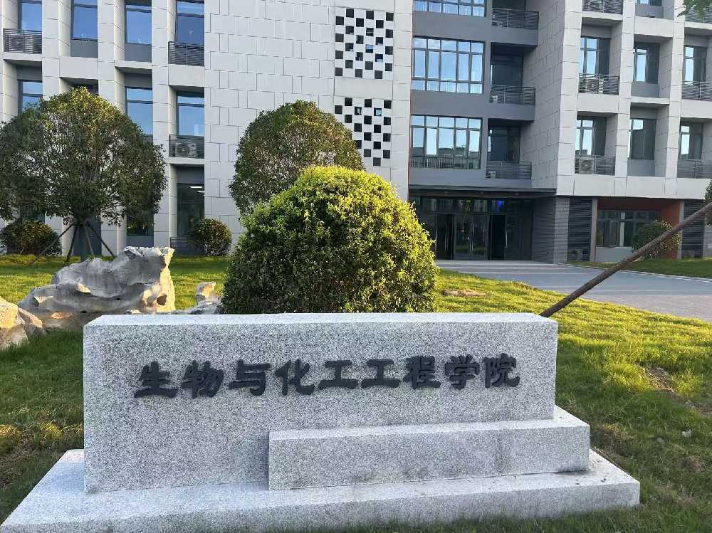 达州市扬州职业大学体育场高杆灯项目